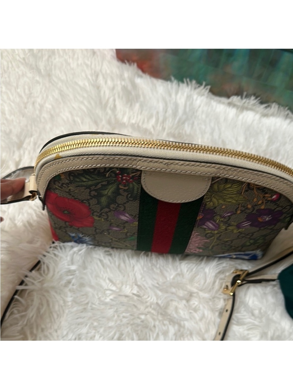 Gucci Floral GG Supreme Canvas Small Shoulder Bag — Multicolor - Picture 5 of 13